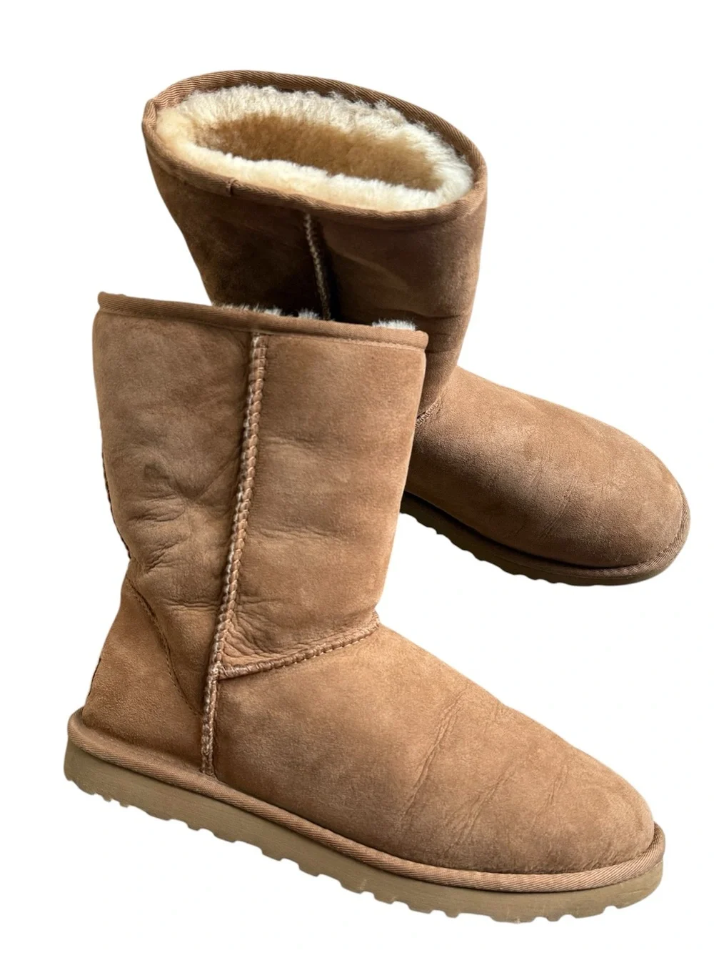 Ugg classic short women size 9 shearling chestnut boots
